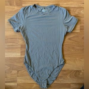 SKIMS Fits Everybody T-Shirt Bodysuit in Umber size Small